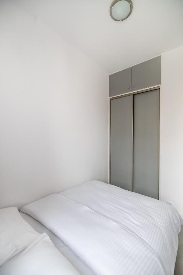 Chlodna Sky Blue Aparament Varşova Dış mekan fotoğraf
